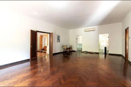 Casa à venda com 4 quartos, 420m² em Jardim Luzitania, São Paulo