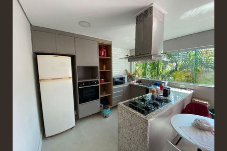 Casa à venda com 250m², 4 quartos e 4 vagas
