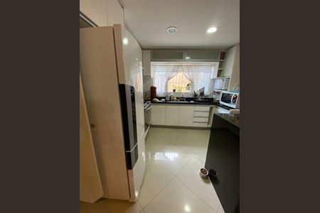 Casa à venda com 250m², 4 quartos e 4 vagas