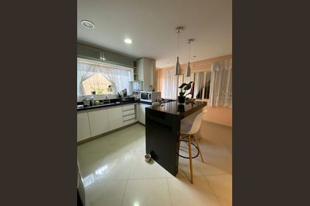 Casa à venda com 250m², 4 quartos e 4 vagas