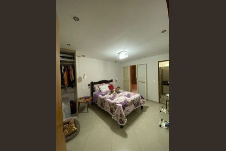 Casa à venda com 250m², 4 quartos e 4 vagas