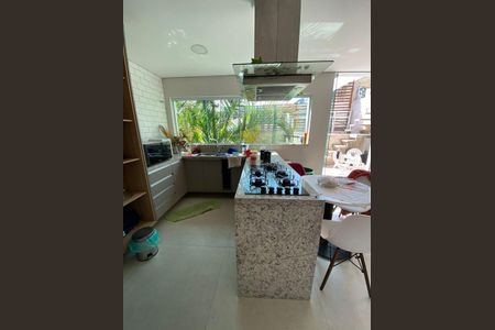 Casa à venda com 250m², 4 quartos e 4 vagas