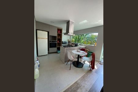 Casa à venda com 250m², 4 quartos e 4 vagas