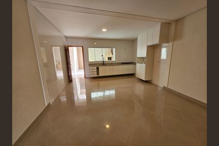 Casa à venda com 3 quartos, 190m² em Vila Comercial, São Paulo