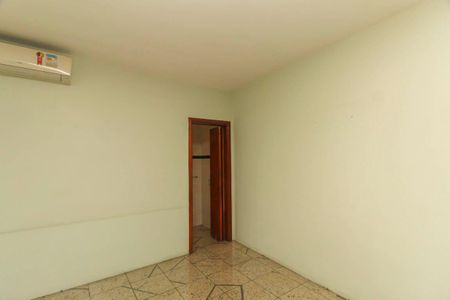 Casa para alugar com 212m², 5 quartos e 3 vagas Casa para alugar com 212m², 5 quartos e 3 vagasSuite