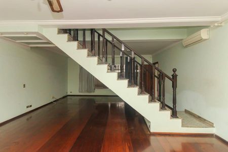 Casa para alugar com 212m², 5 quartos e 3 vagas Casa para alugar com 212m², 5 quartos e 3 vagasSala