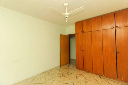 Casa para alugar com 212m², 5 quartos e 3 vagas Casa para alugar com 212m², 5 quartos e 3 vagasQuarto 1