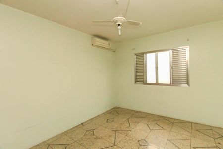 Casa para alugar com 212m², 5 quartos e 3 vagas Casa para alugar com 212m², 5 quartos e 3 vagasQuarto 1