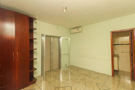 Suite de casa para alugar com 5 quartos, 212m² em Vila Ema, São Paulo