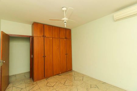 Casa para alugar com 212m², 5 quartos e 3 vagas Casa para alugar com 212m², 5 quartos e 3 vagasQuarto 1