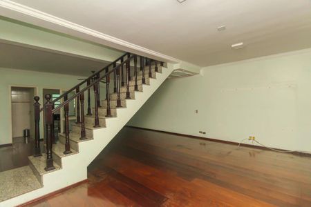 Casa para alugar com 212m², 5 quartos e 3 vagas Casa para alugar com 212m², 5 quartos e 3 vagasSala