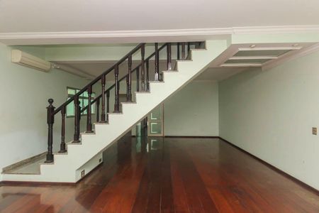 Sala de casa para alugar com 5 quartos, 212m² em Vila Ema, São Paulo