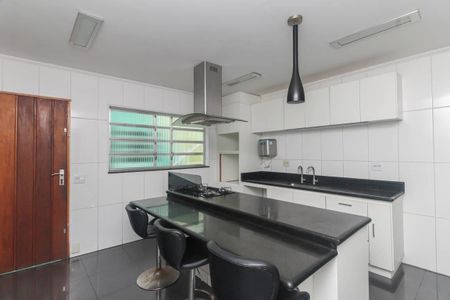 Casa para alugar com 212m², 5 quartos e 3 vagas Casa para alugar com 212m², 5 quartos e 3 vagasCozinha