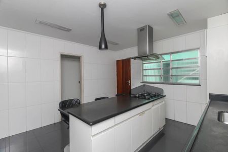 Casa para alugar com 212m², 5 quartos e 3 vagas Casa para alugar com 212m², 5 quartos e 3 vagasCozinha