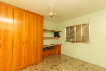Casa para alugar com 212m², 5 quartos e 3 vagas Casa para alugar com 212m², 5 quartos e 3 vagasQuarto 2