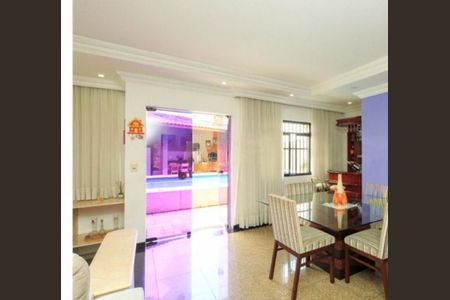Casa à venda com 4 quartos, 348m² em Campo Grande, São Paulo