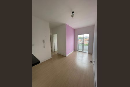 Sala de apartamento para alugar com 2 quartos, 40m² em Chácaras Caxingui, Embu das Artes