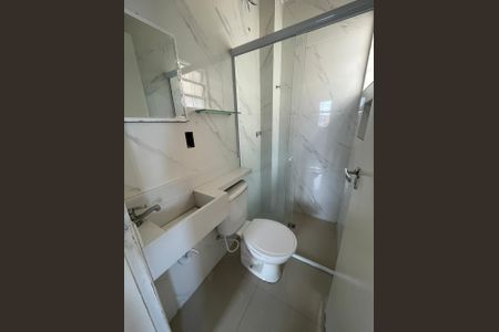 Banheiro  de apartamento para alugar com 2 quartos, 40m² em Chácaras Caxingui, Embu das Artes