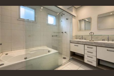 Apartamento à venda com 210m², 3 quartos e 3 vagas Apartamento à venda com 210m², 3 quartos e 3 vagasBanheiro