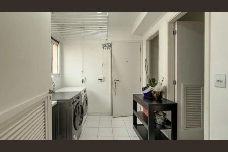 Apartamento à venda com 210m², 3 quartos e 3 vagas Apartamento à venda com 210m², 3 quartos e 3 vagasÁrea de Serviço
