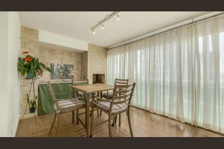 Apartamento à venda com 210m², 3 quartos e 3 vagas Apartamento à venda com 210m², 3 quartos e 3 vagasÁrea Gourmet