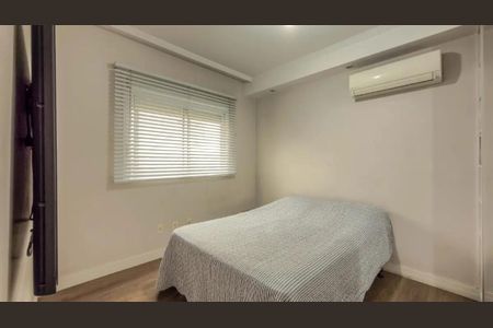 Apartamento à venda com 210m², 3 quartos e 3 vagas Apartamento à venda com 210m², 3 quartos e 3 vagasQuarto
