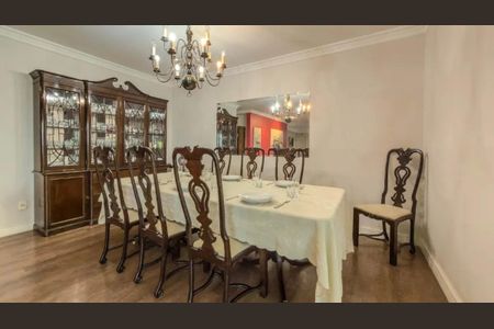 Apartamento à venda com 210m², 3 quartos e 3 vagas Apartamento à venda com 210m², 3 quartos e 3 vagasSala de Jantar