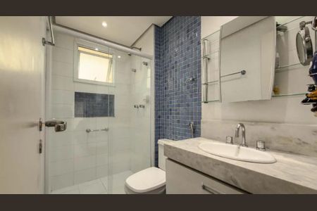 Apartamento à venda com 210m², 3 quartos e 3 vagas Apartamento à venda com 210m², 3 quartos e 3 vagasBanheiro