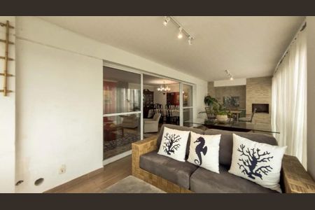 Apartamento à venda com 210m², 3 quartos e 3 vagas Apartamento à venda com 210m², 3 quartos e 3 vagasVaranda