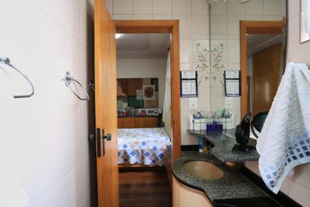 Apartamento à venda com 110m², 4 quartos e 1 vaga Apartamento à venda com 110m², 4 quartos e 1 vagaBanheiro da Suíte