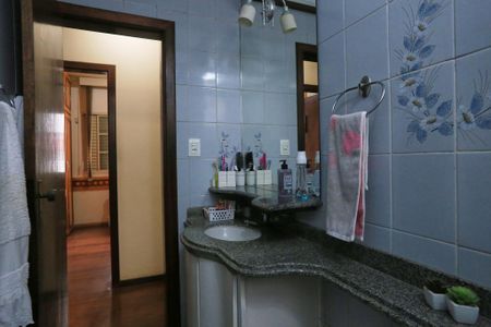 Apartamento à venda com 110m², 4 quartos e 1 vaga Apartamento à venda com 110m², 4 quartos e 1 vagaBanheiro