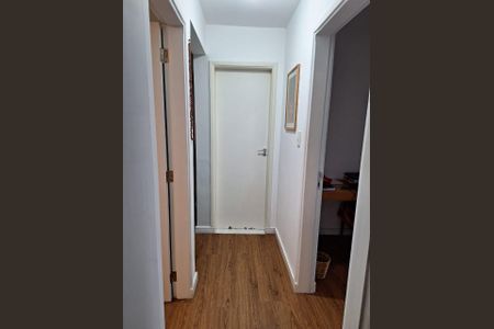 Apartamento à venda com 63m², 3 quartos e sem vaga Apartamento à venda com 63m², 3 quartos e sem vagaCorredor