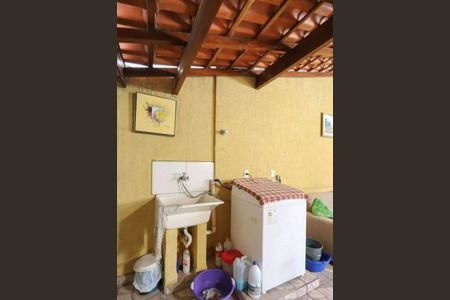 Casa à venda com 200m², 2 quartos e 2 vagas