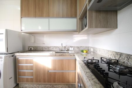 Apartamento à venda com 89m², 3 quartos e 2 vagas Apartamento à venda com 89m², 3 quartos e 2 vagasCozinha e Área de Serviço