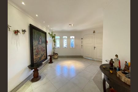 Casa à venda com 650m², 5 quartos e 6 vagas Casa à venda com 650m², 5 quartos e 6 vagasSala