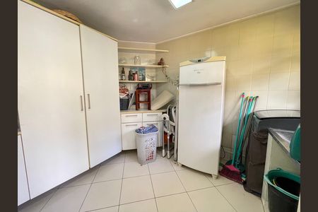Casa à venda com 650m², 5 quartos e 6 vagas Casa à venda com 650m², 5 quartos e 6 vagasÁrea de Serviço