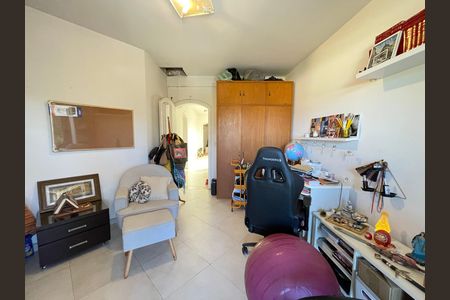 Casa à venda com 650m², 5 quartos e 6 vagas Casa à venda com 650m², 5 quartos e 6 vagasQuarto 2