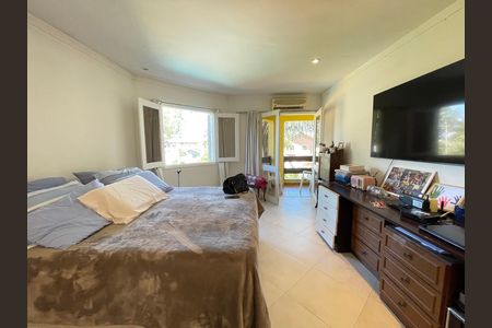 Casa à venda com 650m², 5 quartos e 6 vagas Casa à venda com 650m², 5 quartos e 6 vagasQuarto 1
