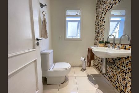 Casa à venda com 650m², 5 quartos e 6 vagas Casa à venda com 650m², 5 quartos e 6 vagasBanheiro 1