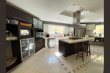 Casa à venda com 650m², 5 quartos e 6 vagas Casa à venda com 650m², 5 quartos e 6 vagasCozinha