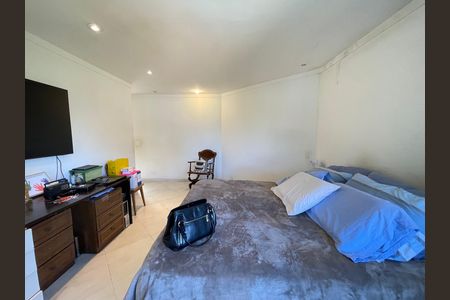 Casa à venda com 650m², 5 quartos e 6 vagas Casa à venda com 650m², 5 quartos e 6 vagasQuarto 1