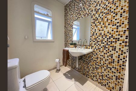 Casa à venda com 650m², 5 quartos e 6 vagas Casa à venda com 650m², 5 quartos e 6 vagasBanheiro 1
