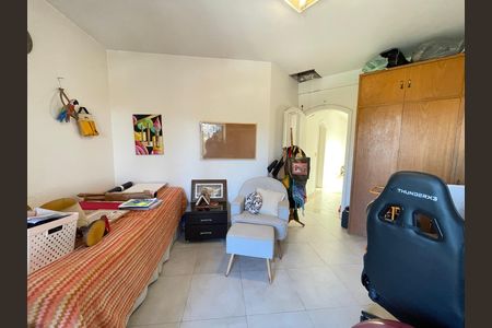 Casa à venda com 650m², 5 quartos e 6 vagas Casa à venda com 650m², 5 quartos e 6 vagasQuarto 2