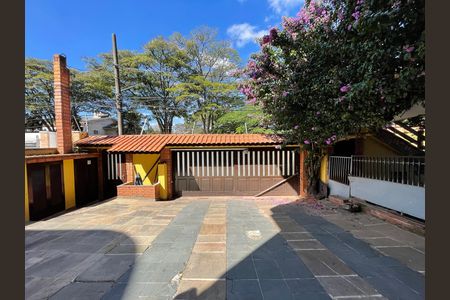 Casa à venda com 650m², 5 quartos e 6 vagas Casa à venda com 650m², 5 quartos e 6 vagasGaragem