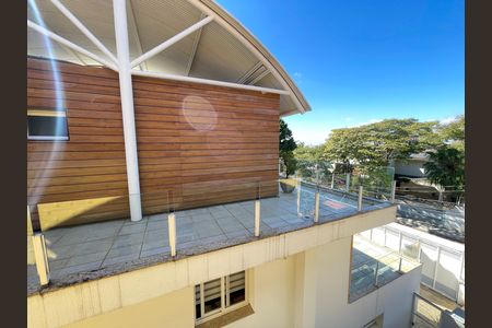 Casa à venda com 650m², 5 quartos e 6 vagas Casa à venda com 650m², 5 quartos e 6 vagasQuarto 3