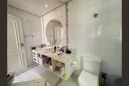 Casa à venda com 650m², 5 quartos e 6 vagas Casa à venda com 650m², 5 quartos e 6 vagasBanheiro 4