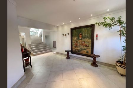 Casa à venda com 650m², 5 quartos e 6 vagas Casa à venda com 650m², 5 quartos e 6 vagasSala
