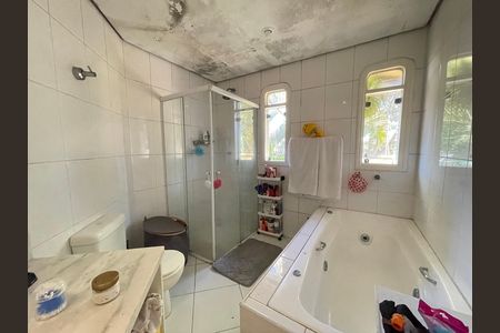 Casa à venda com 650m², 5 quartos e 6 vagas Casa à venda com 650m², 5 quartos e 6 vagasBanheiro 4