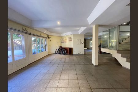 Casa à venda com 650m², 5 quartos e 6 vagas Casa à venda com 650m², 5 quartos e 6 vagasGaragem