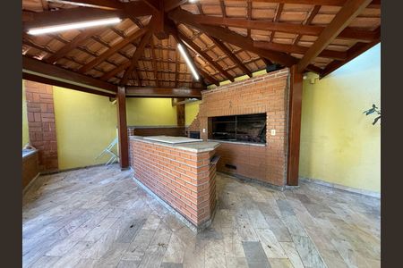 Casa à venda com 650m², 5 quartos e 6 vagas Casa à venda com 650m², 5 quartos e 6 vagasChurrasqueira